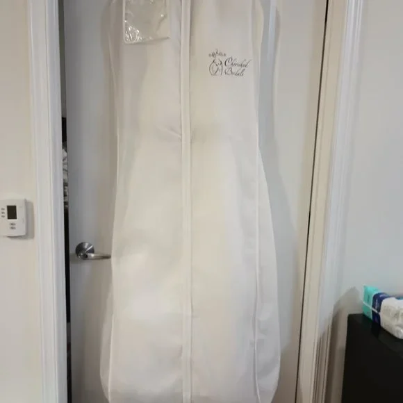 Gorgeous beautiful shape used Galina Signature Wedding gown Ivory, halter Size 6 - Picture 11 of 11